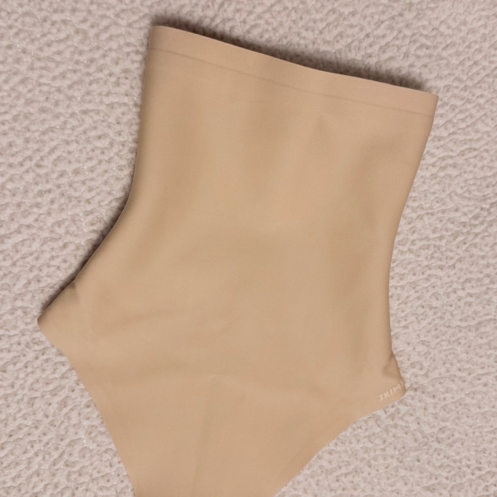 SKIMS Sculpt High-Waist Thong ULTRA STRONG support. SAND - Picture 3 of 14